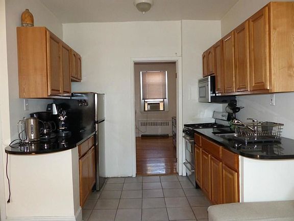 5th image of 364 W 19th St APT 3E