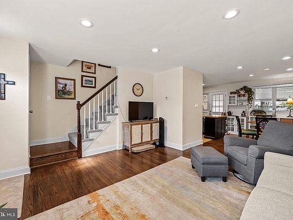 3rd image of 2203 Searles Rd