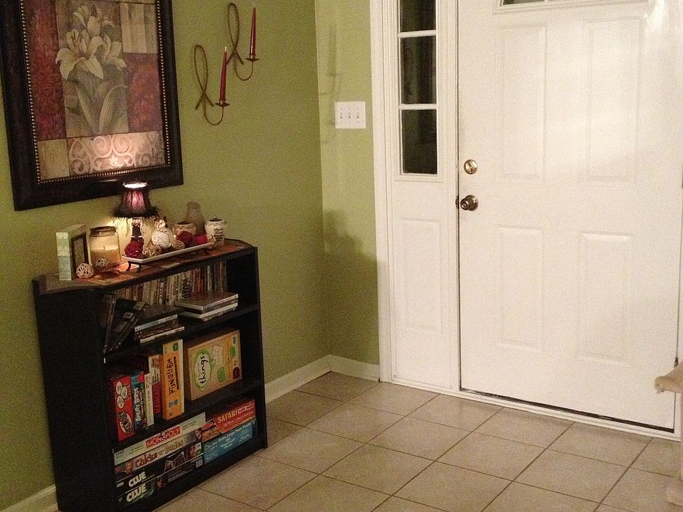 Large welcoming foyer