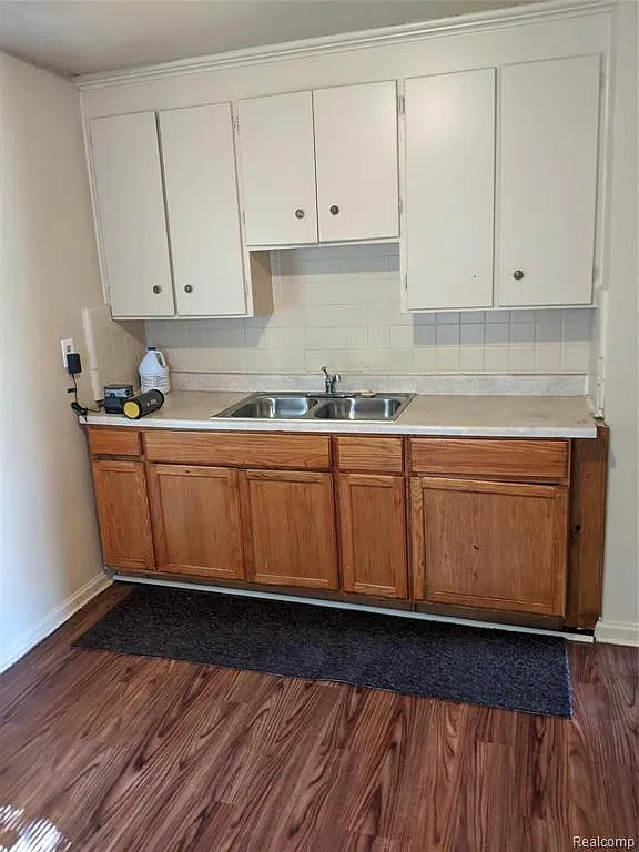 Very nice 3 bed , 1 bath Brick Ranch with fenced in yard! — Photo 3
