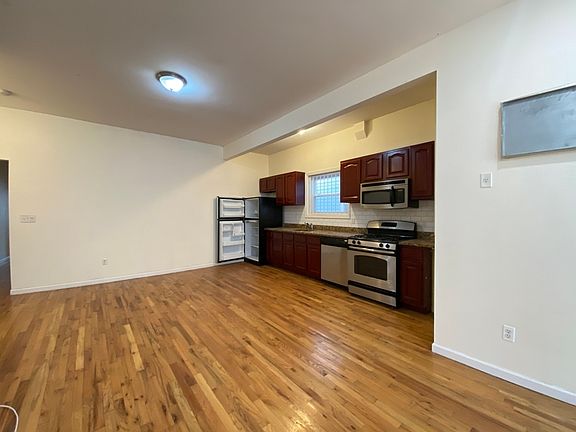 4th image of 2070 41st St #1