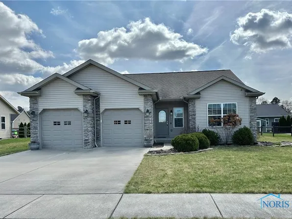 6673 Alexander Dr, Walbridge, OH 43465