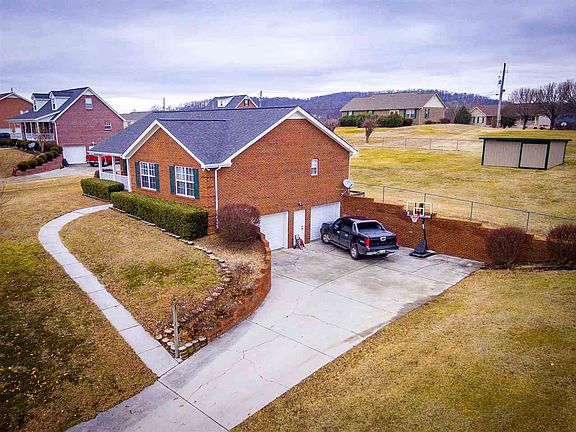 3rd image of 4841 Brookview Dr