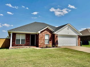 2430 Apple Blossom Ln, Conway, AR 72034