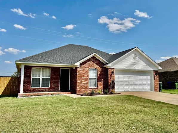 2430 Apple Blossom Ln, Conway, AR 72034
