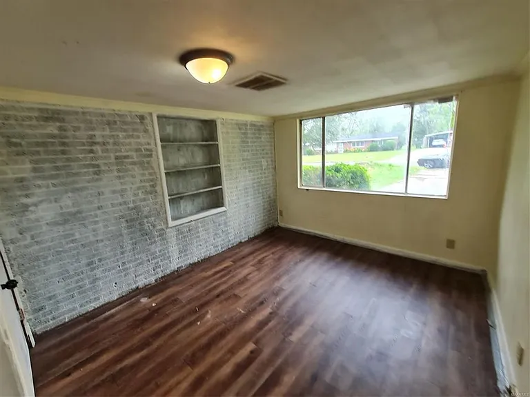 1220 Lynwood Dr — Photo 36