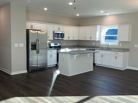 2nd image of 1211 Scarlet Oak Rd
