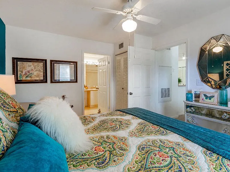 Windsong Apartments — Photo 22