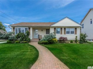 726 Byron Ave, Franklin Square, NY 11010