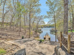 202 Sherwood Dr, Huddleston, VA 24104