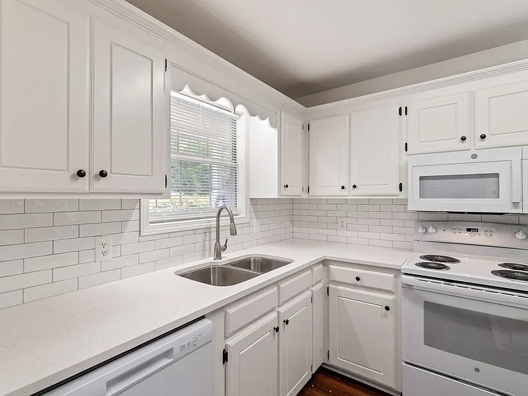 44 Griffith Rd #3 — Photo 5