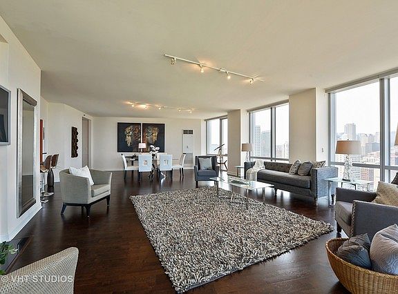 3rd image of 1211 S Prairie Ave APT 2601