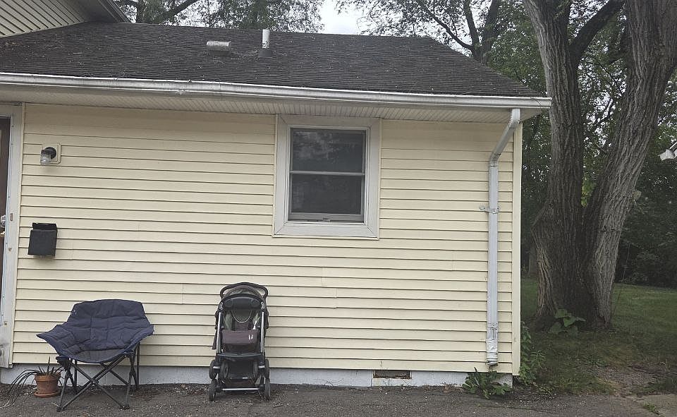 1st image of 785 N Maple Rd #B