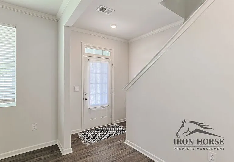 835 Baker View Ln — Photo 4