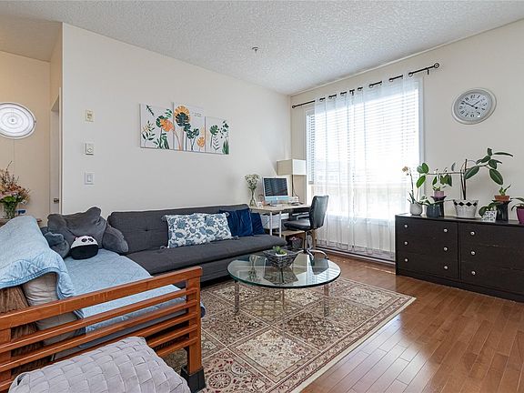 5th image of 825 Goldstream Ave #401