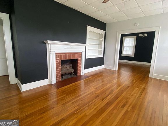 5th image of 44 W Howell St