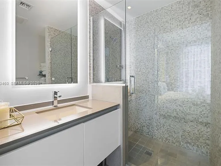 88 SW 7th St #1201 — Photo 12
