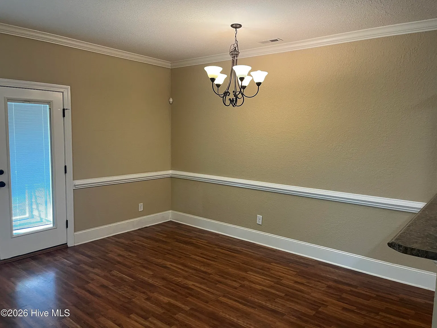 3 bed, 2.5 bath, $1,900 — Photo 4