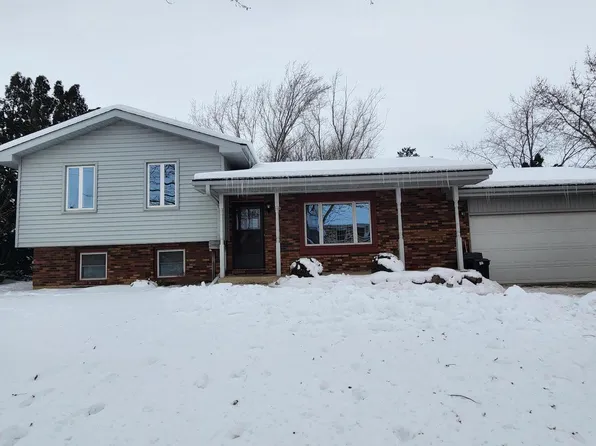 668 Meadow LANE, Burlington, WI 53105