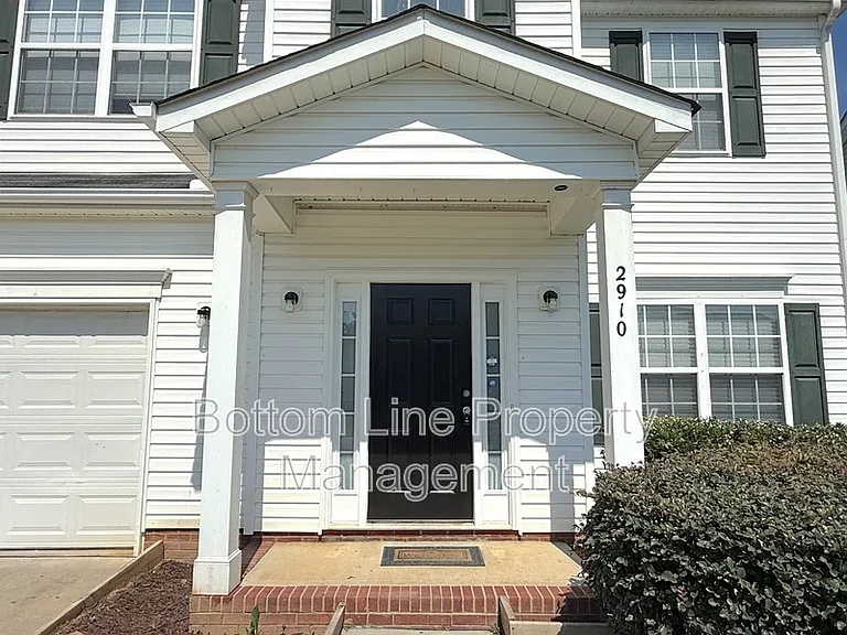 2910 Watercrest Dr NW — Photo 2