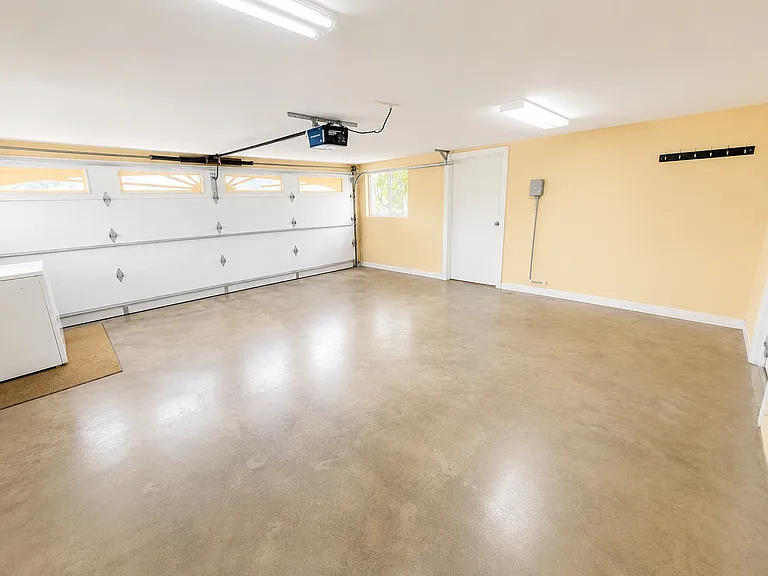 167 Makawao St — Photo 27
