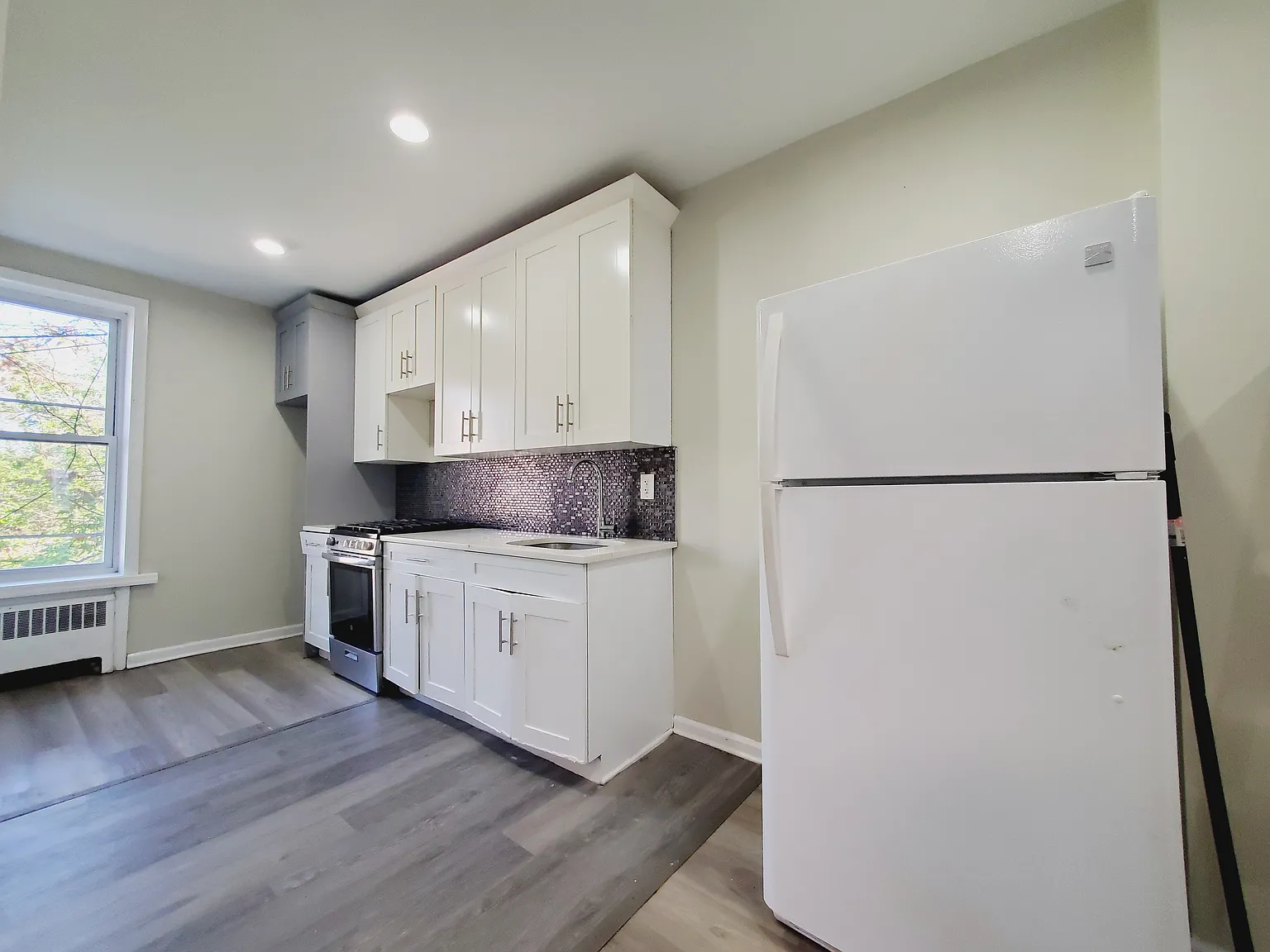 2 bed, 800 sqft, $1,950 — Photo 1