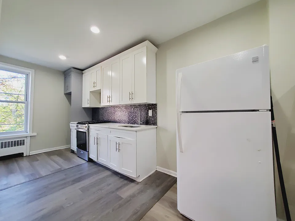 146 W Side Ave #2R