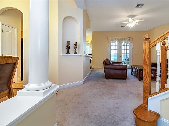 3rd image of 320 Vista Dr