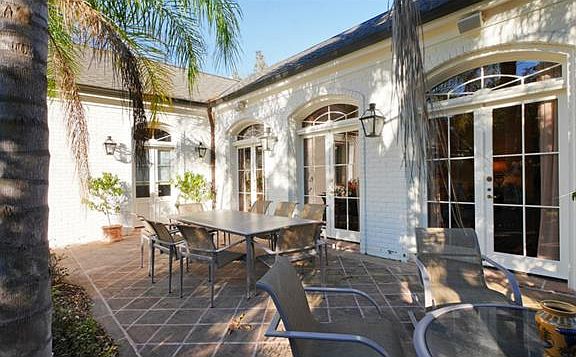4th image of 208 Vincent Ave