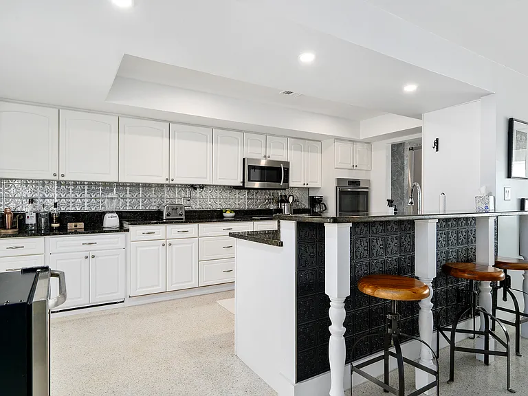 330 N Tessier Dr — Photo 6
