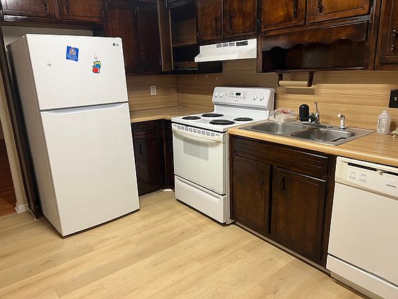 2nd image of 383 Dixie Ct #383