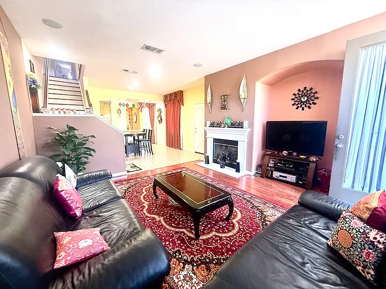1176 Thornbury Ln — Photo 14
