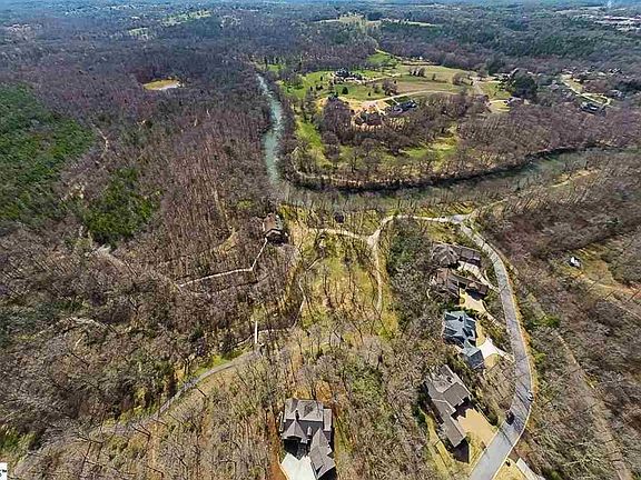 4th image of 105 Riverlook Ln