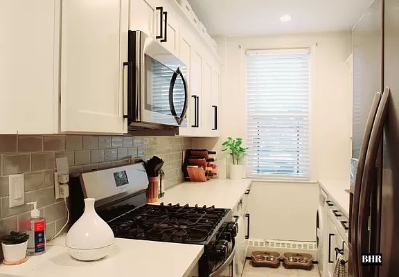 2nd image of 2046 E 59th St #167C