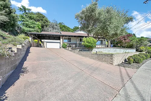 4871 Beacon Hill Dr Photo 1