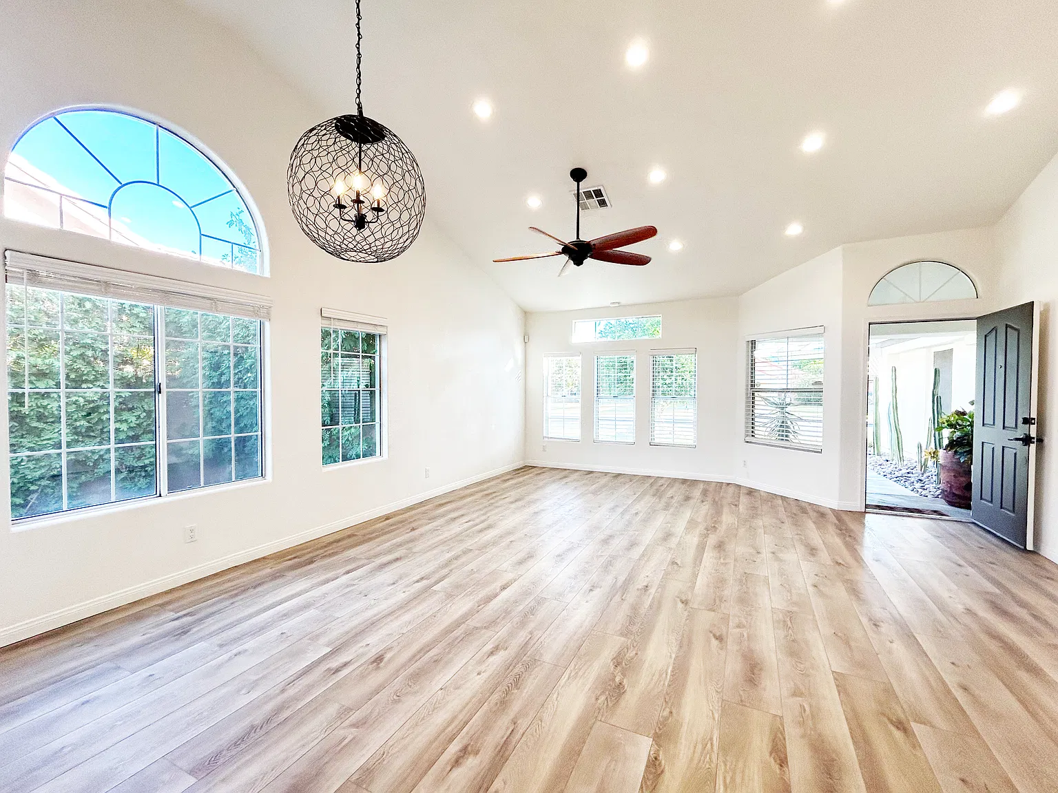 4 bed, 2046 sqft, $2,995 — Photo 4