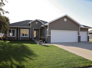 312 W Creek Dr, Lawton, IA 51030