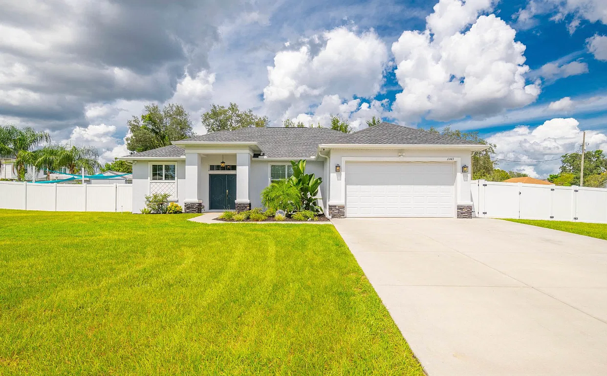 3 bed, 1972 sqft, $3,400 — Photo 1