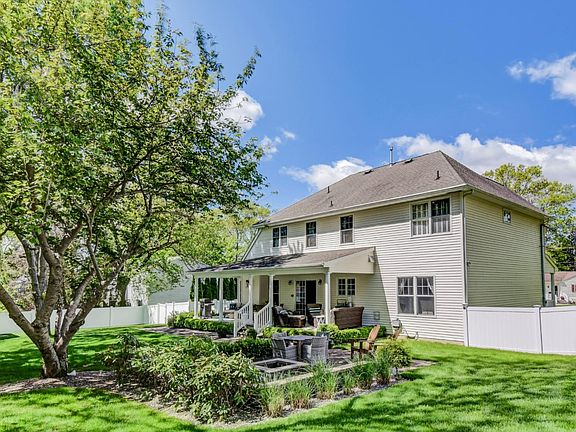 4th image of 8 Roslyn Dr