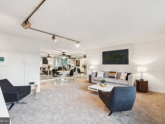 4th image of 604 S Washington Sq APT 105