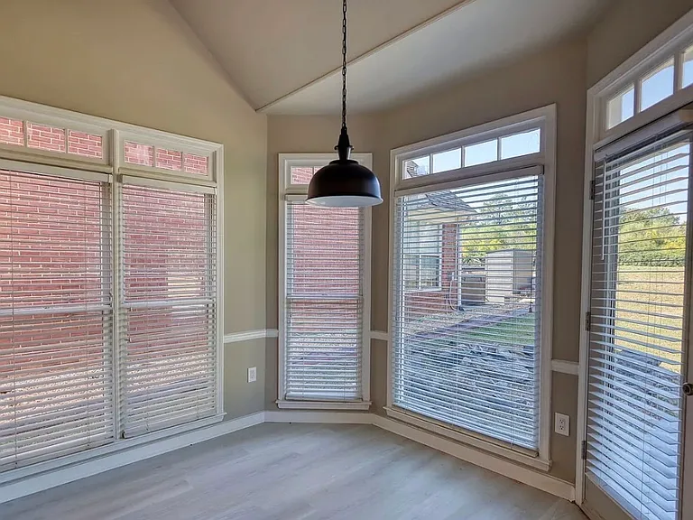 2111 Highland Club Dr SE — Photo 7