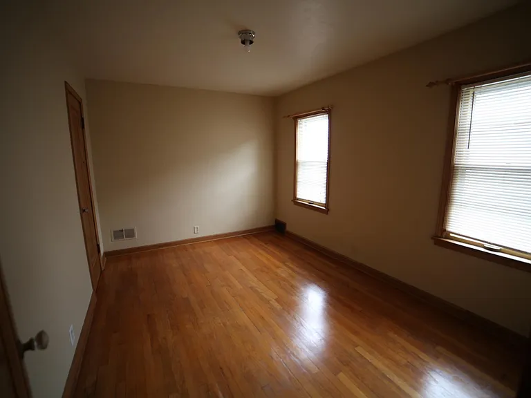 1023 Marie Ave — Photo 6