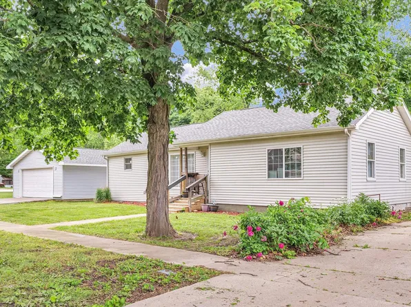 318 W Market St, Farmer City, IL 61842