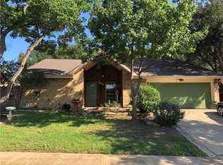 201 Lark Ln, Euless, TX 76039