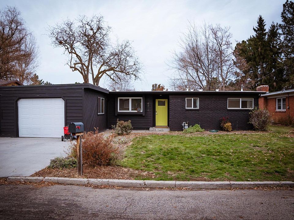 Front of house on dead end street - second to last at the end of the block.