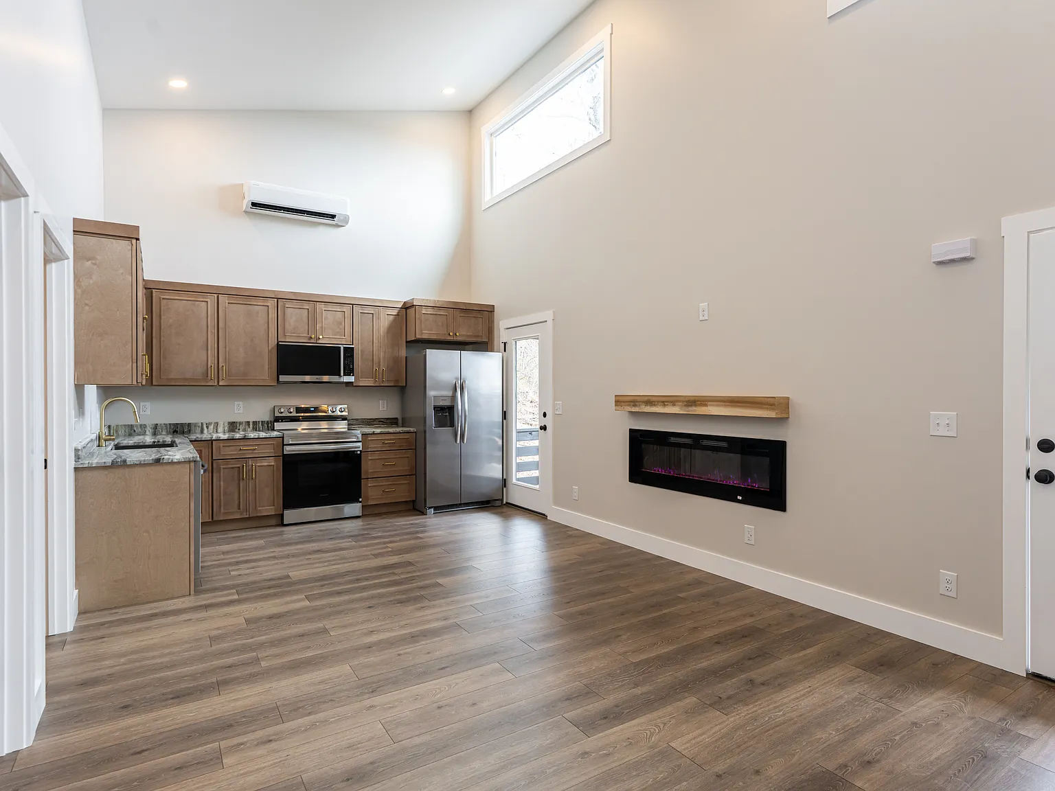 2 bed, 858 sqft, $2,000 — Photo 3