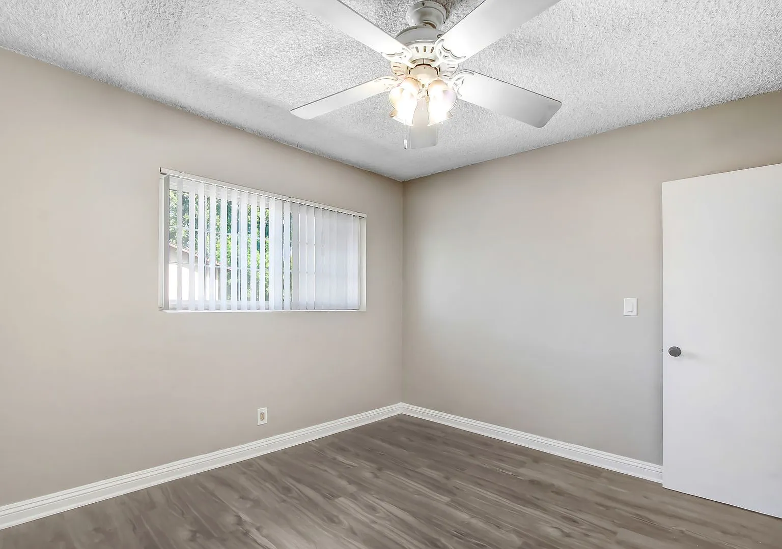 1336 W. Stoneridge Ct. — Photo 2