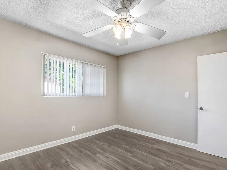 1336 W. Stoneridge Ct. — Photo 2