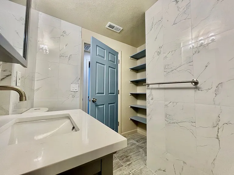 2020 SE 154th Ave — Photo 14
