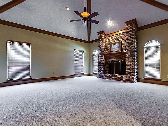4th image of 3045 Creekbend Cir